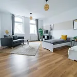 Fullhouse - - L10 Apartment