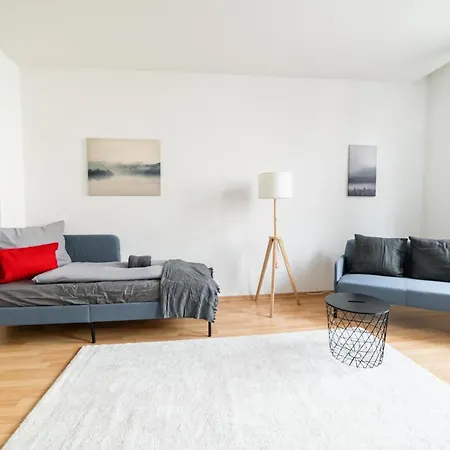 Fullhouse - - L10 Apartment *