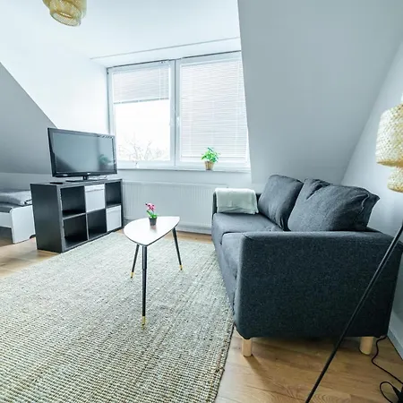 Apartment Fullhouse - - L10 *