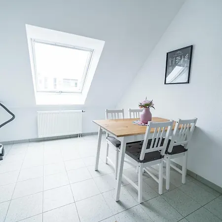 Fullhouse - - L10 Appartement