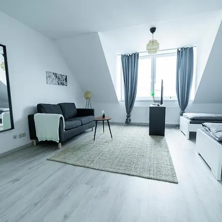 Fullhouse - - L10 * Magdeburg