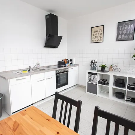 Fullhouse - - L10 Apartment