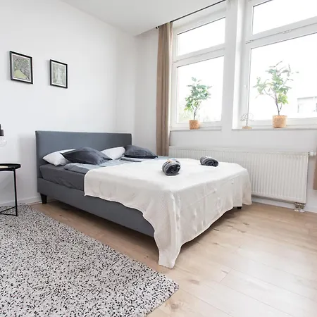 Apartment Fullhouse - - L10 *