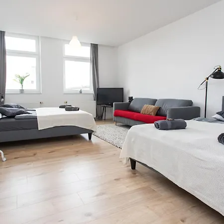 Fullhouse - - L10 * Magdeburg