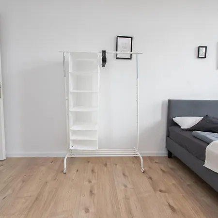 Fullhouse - - L10 Apartment *
