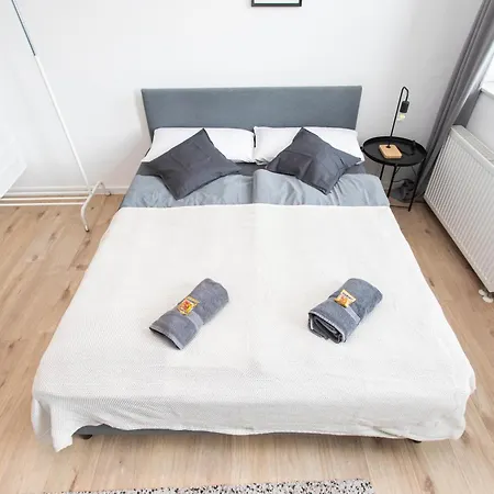 Fullhouse - - L10 Apartment