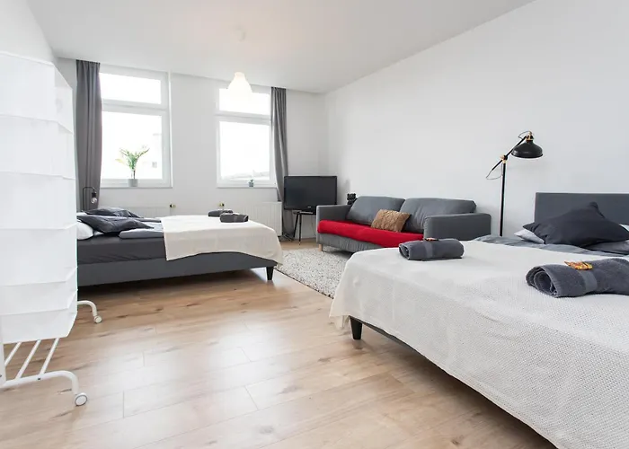 Fullhouse - - L10 * Magdeburg